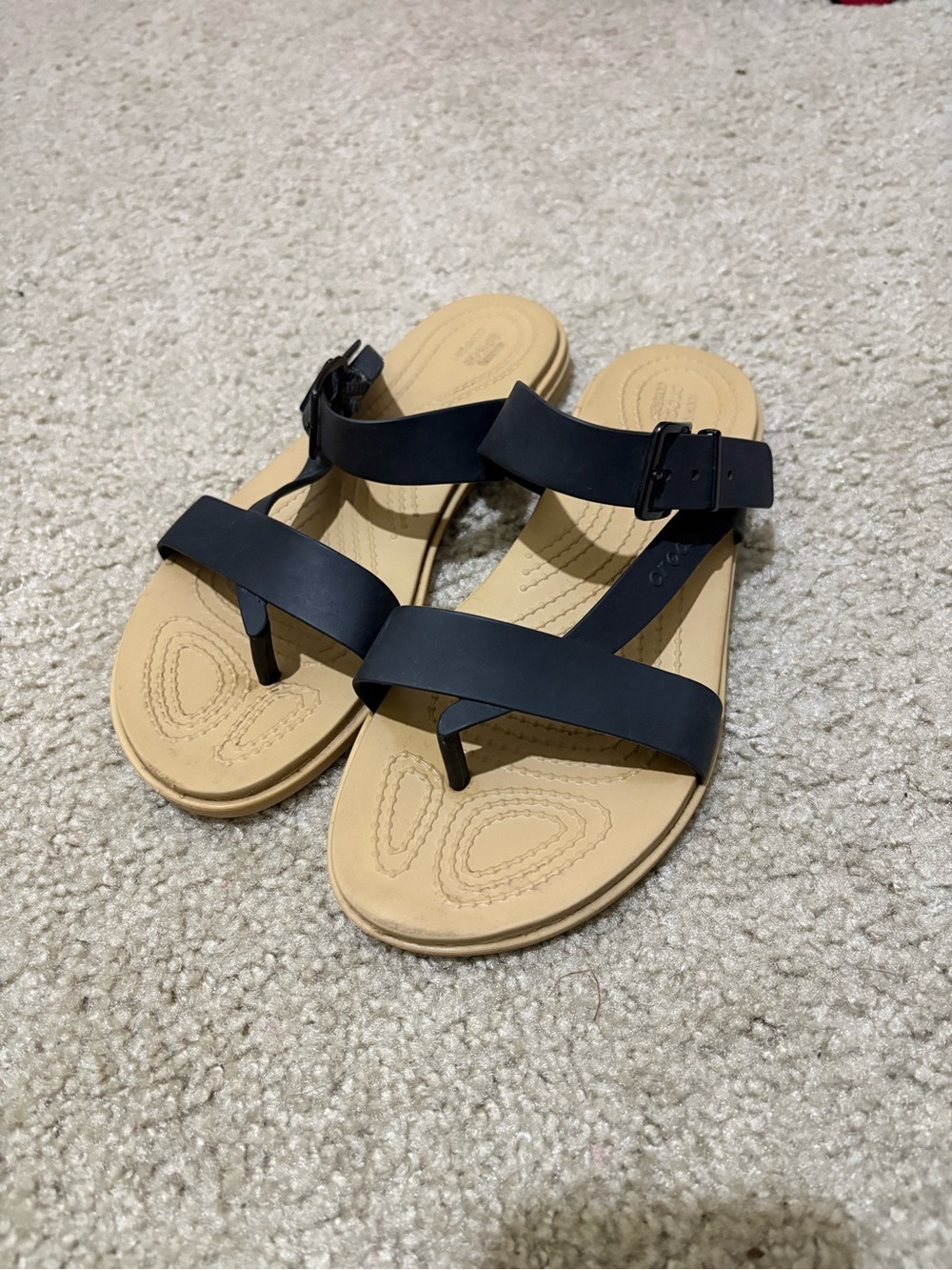CROCS Women's Tulum Toe Post Sandals in black size 8
